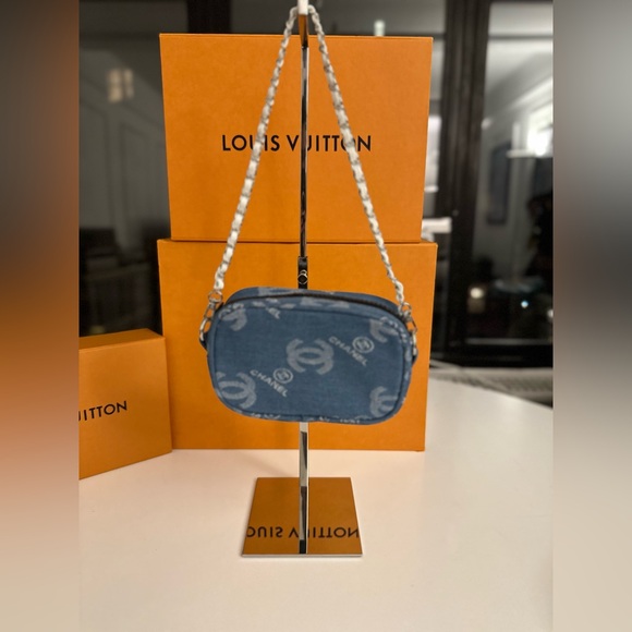 CHANEL Denim Cosmetics Bag with Optional Unbranded Chain - Picture 6 of 12